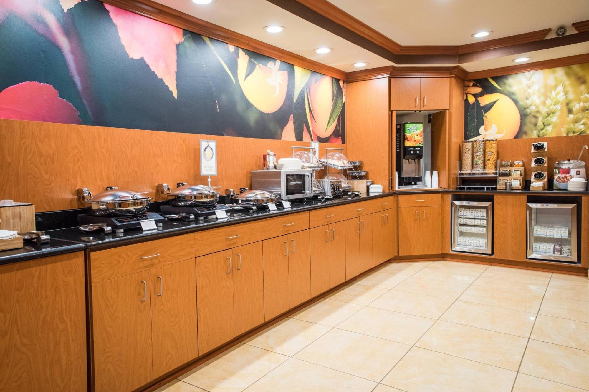 Fairfield Inn & Suites By Marriott Knoxville/East Ресторант снимка